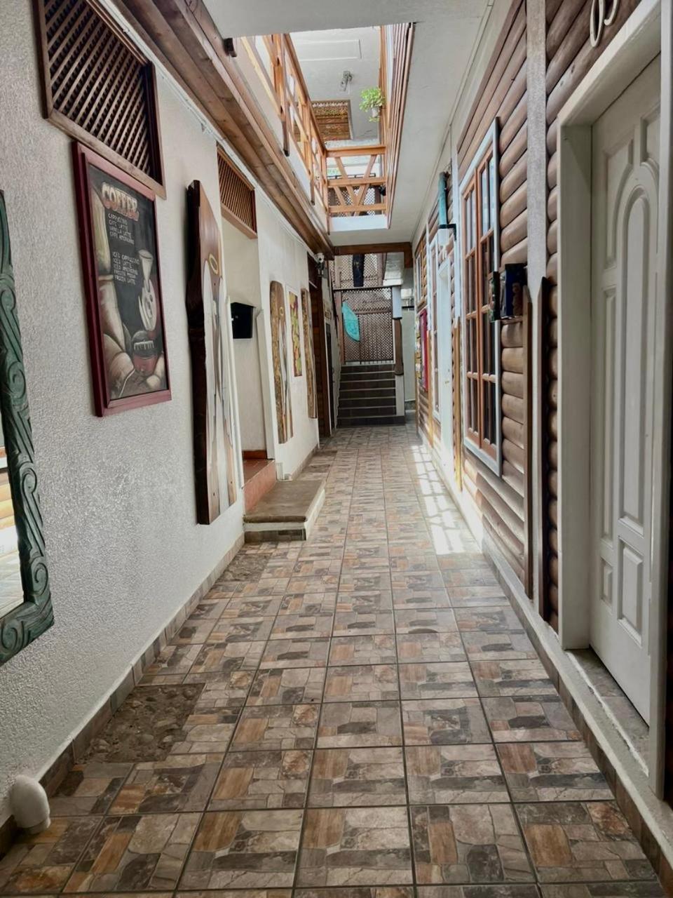 Mr. Tucan Hotel Уест Енд Екстериор снимка