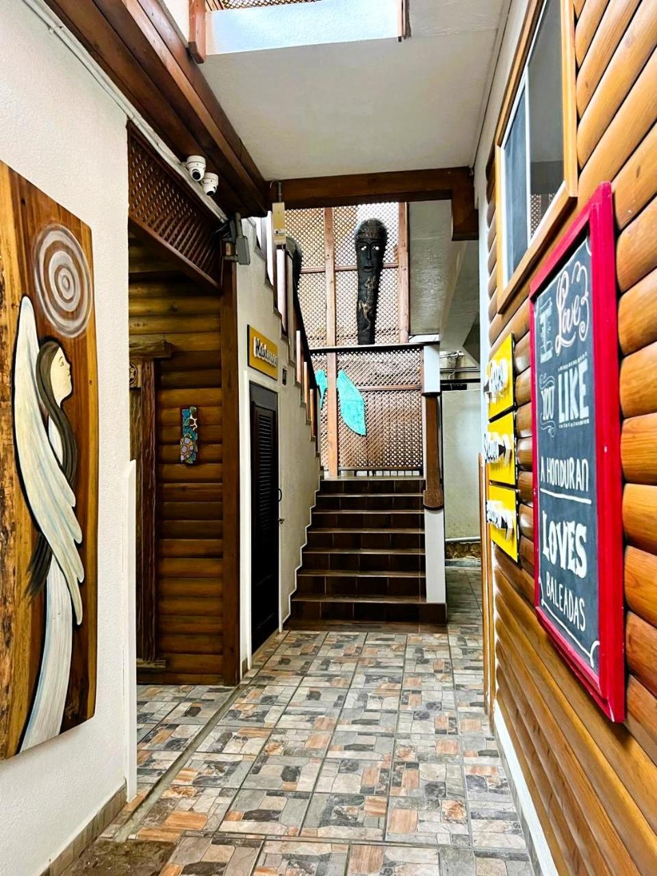 Mr. Tucan Hotel Уест Енд Екстериор снимка