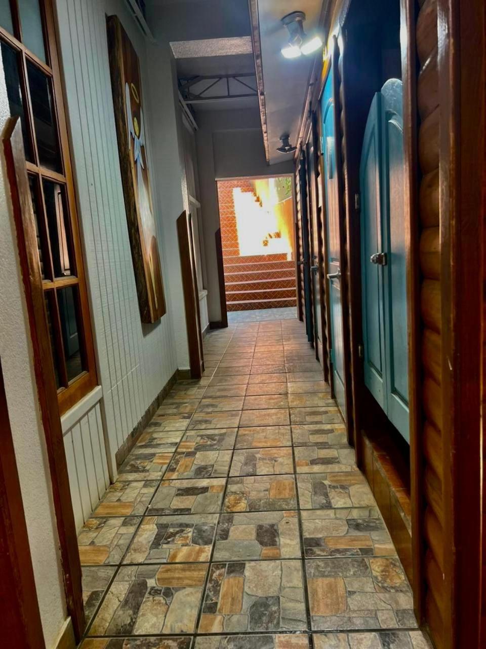 Mr. Tucan Hotel Уест Енд Екстериор снимка